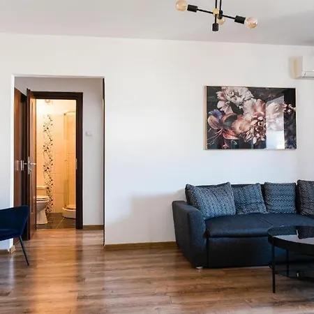 2 Camere, Ultracentral, Piata Universitatii 1