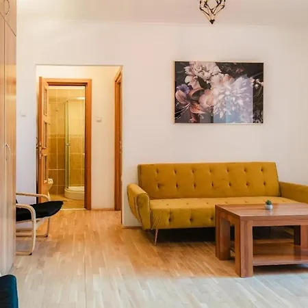 2 Camere, Ultracentral, Piata Universitatii 1 * Bucharest